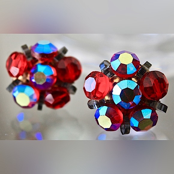 VENDOME SET VINTAGE 3 STRAND RED AURORA BOREALIS NECKLACE & CLIP EARRING - Picture 5 of 10